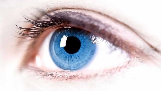 اعراض الماء الازرق في العين