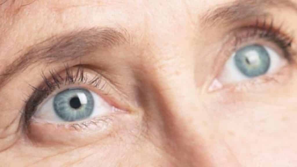 أسباب التهاب العين بعد عملية المياه البيضاء